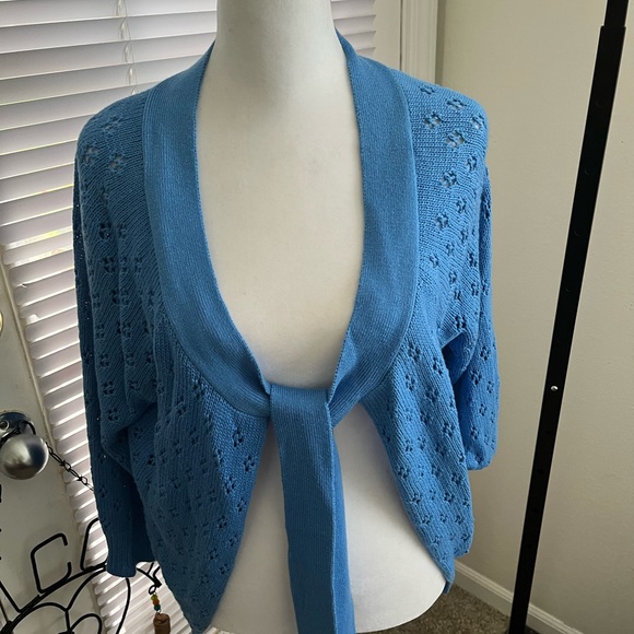 GRACE ELEMENTS PRE-LOVED BABY BLUE SHORT SLEEVES KNIT SHRUG - Picture 13 of 13